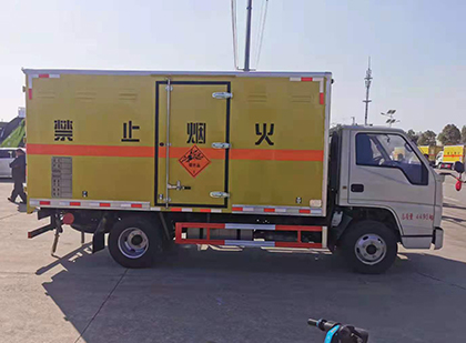 西昌爆破器材运输车